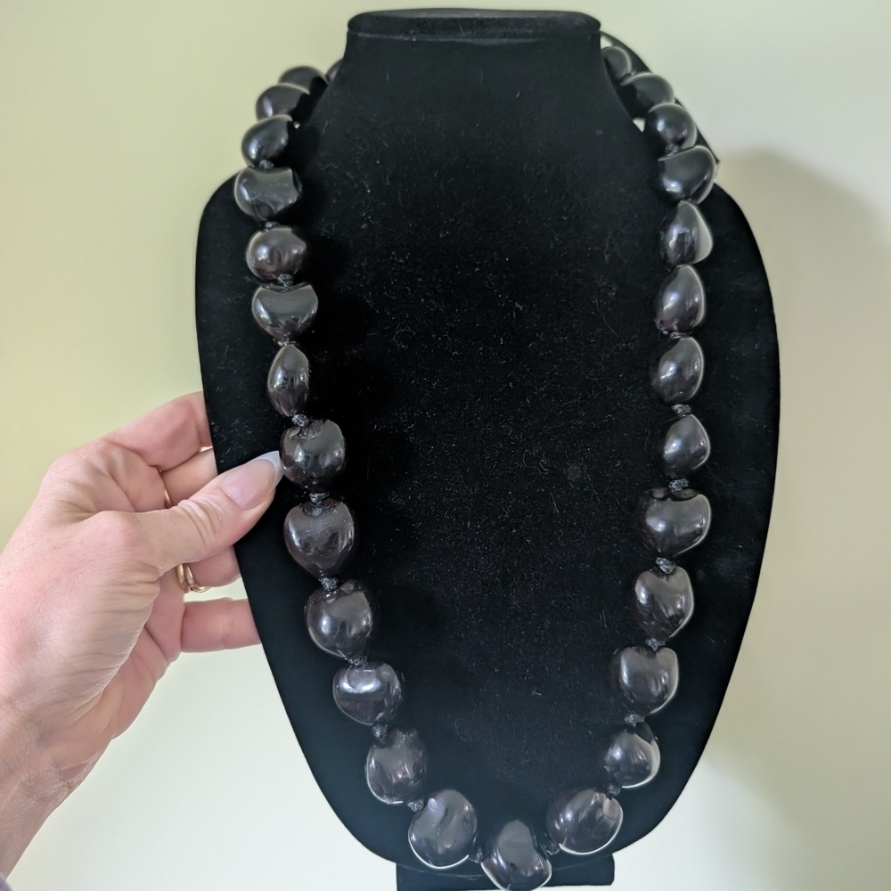 Elegant Black Heart Necklace